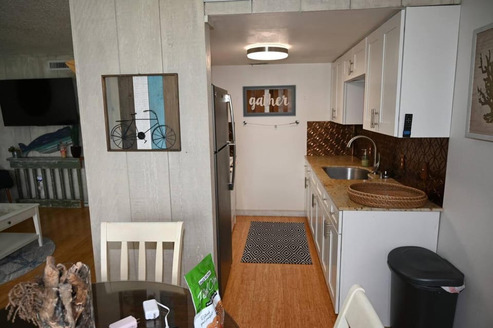 Kitchen or kitchenette, Photo of the whole room, kitchen