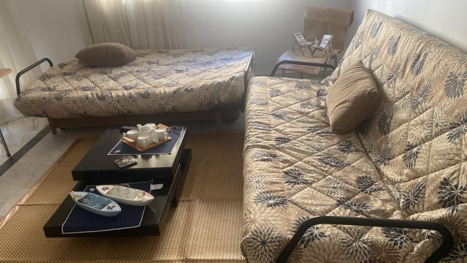 Bed, Seating area