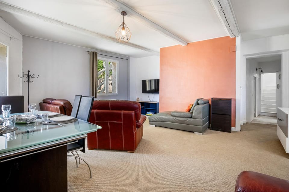 Communal lounge/ TV room, TV and multimedia, Living room, Seating area, Evening entertainment