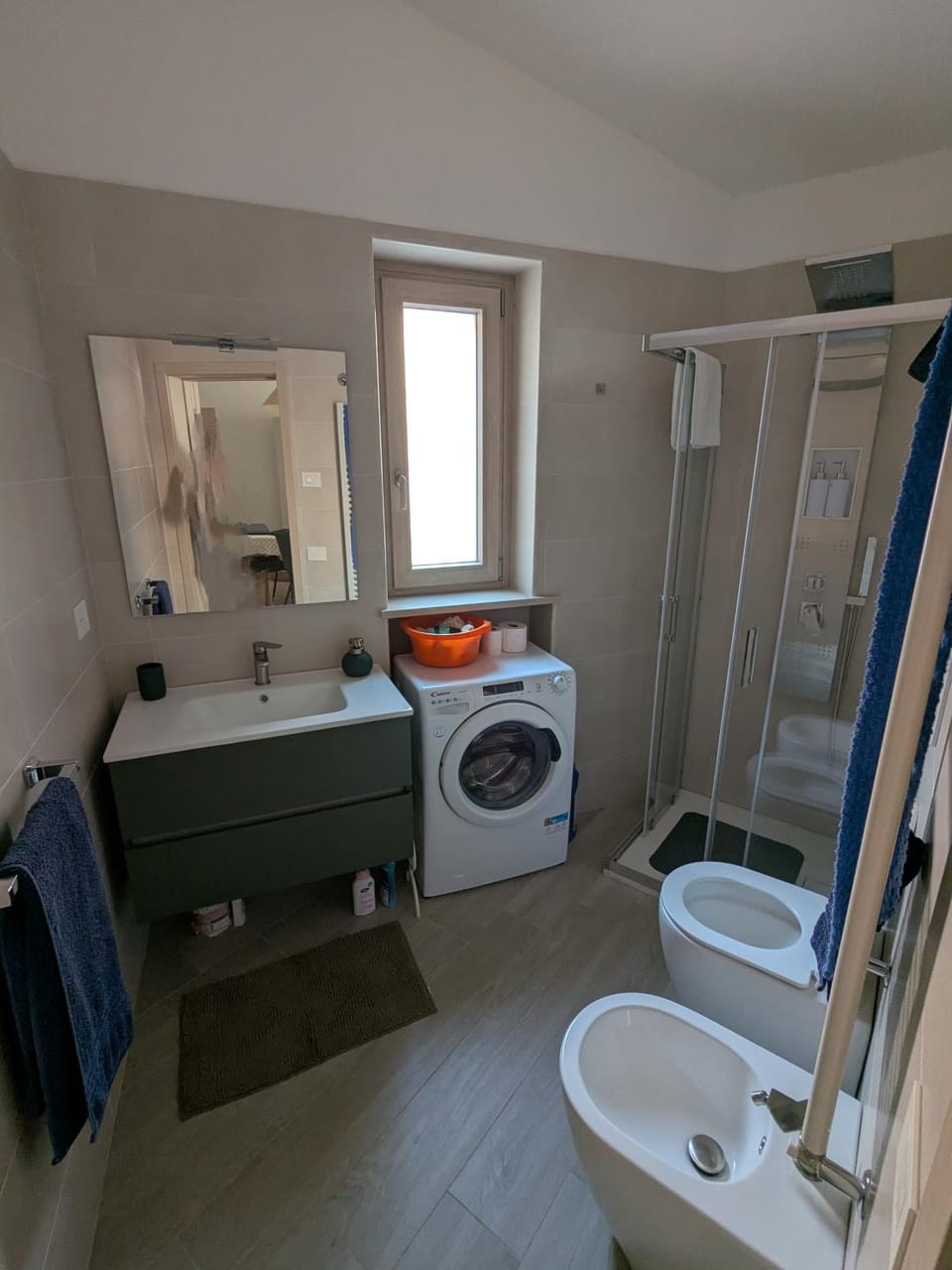 Shower, Toilet, Bathroom, bidet, towels, washing machine