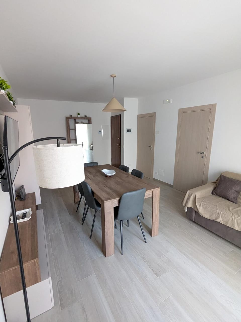 Living room, Photo of the whole room, Seating area, Dining area