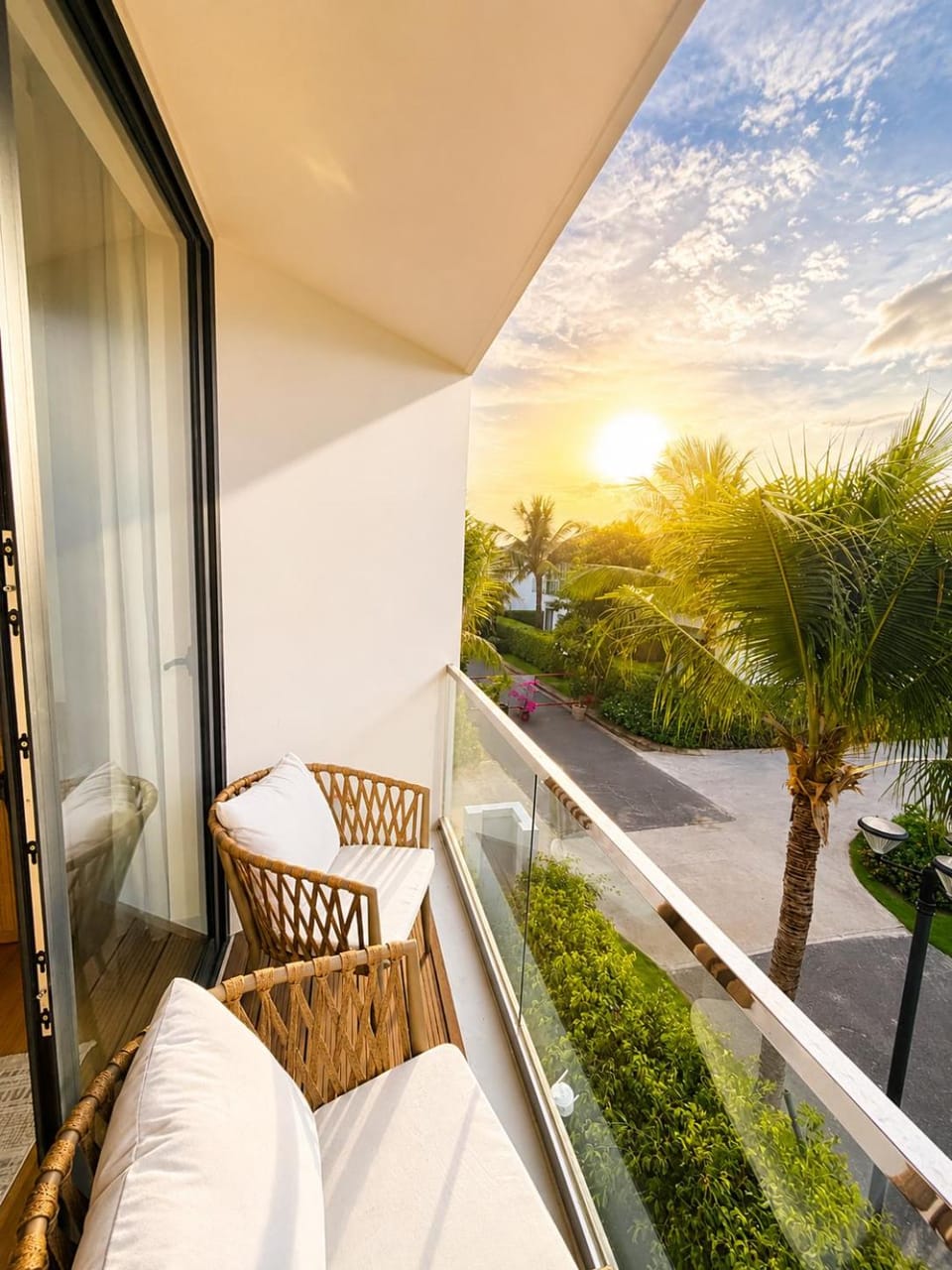 Day, Balcony/Terrace, Seating area, Garden view, Sunset