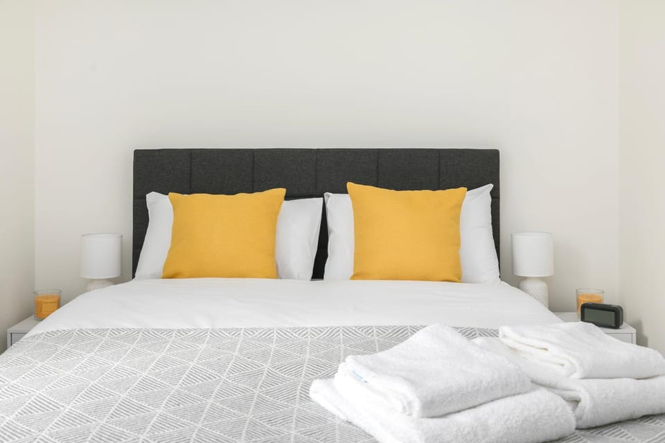 Modern 2-Bed Near Clapham Battersea Park & River Apartment in London