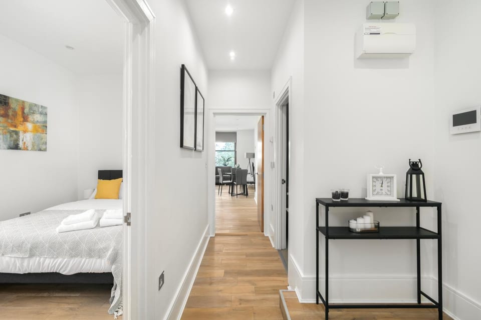 Modern 2-Bed Near Clapham Battersea Park & River Apartment in London