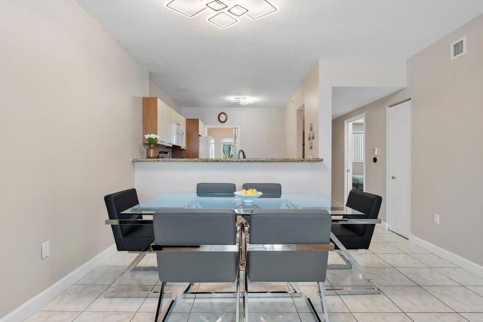 Spectacular Water Views 2br-4 beds in Sunny Isles Apartment in Sunny Isles Beach