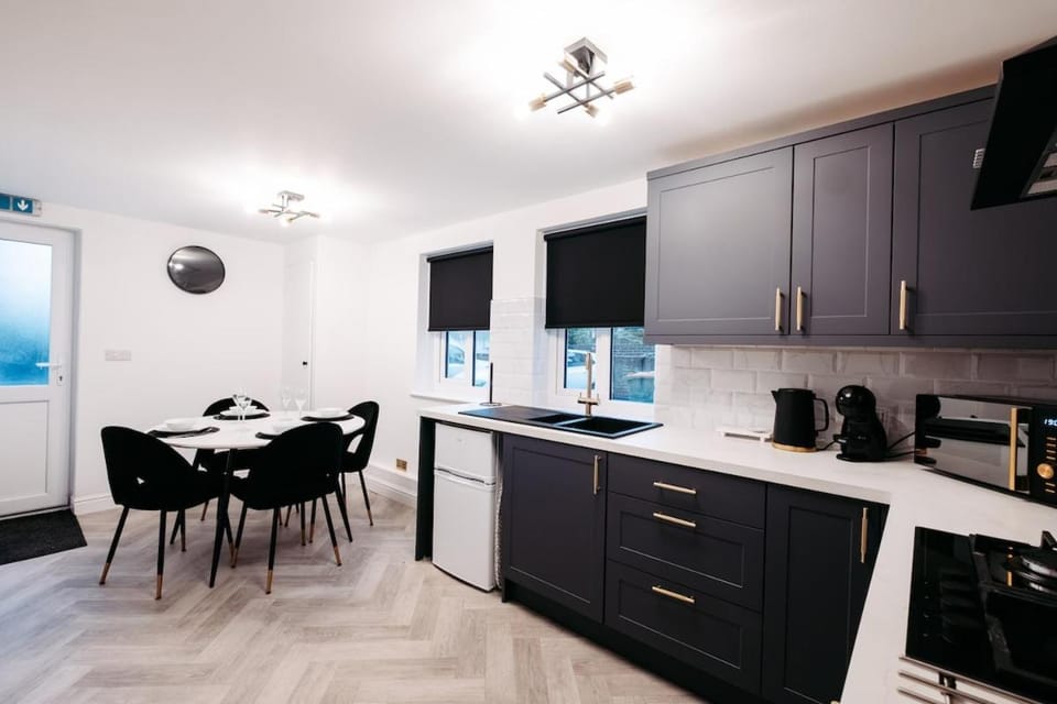 Maxwell View-Luxury 2 Bedroom Apartment-Free Private Gated Parking On-Site Apartment in Scarborough