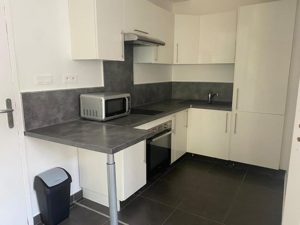 Grand T1 Cosy Mourillon Plage Apartment in Toulon