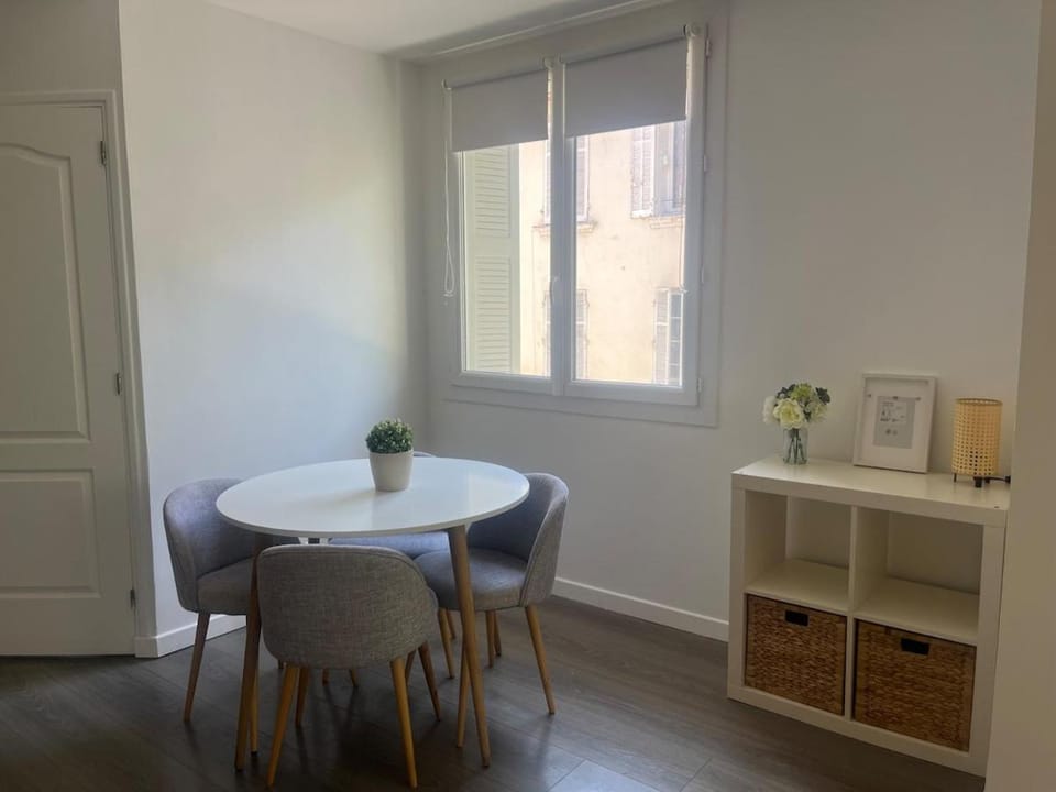 Grand T1 Cosy Mourillon Plage Apartment in Toulon