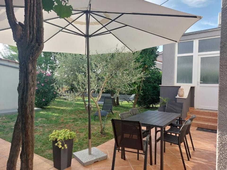 Dining area, Garden view