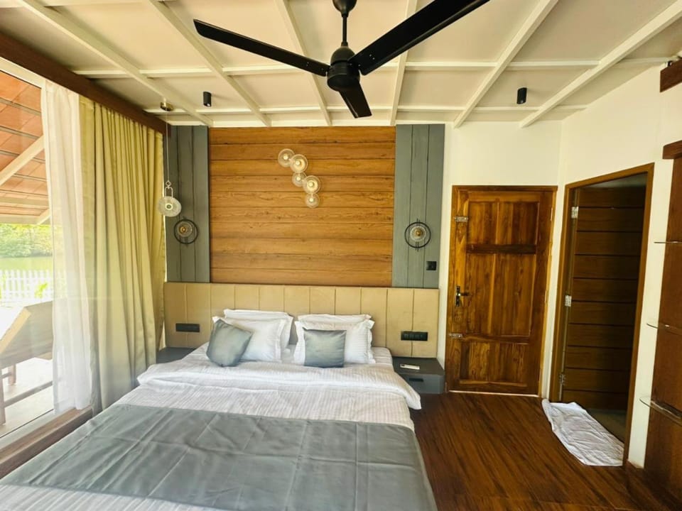 Amber Lake View Villa & Homestay 1BHK Villa in Kerala