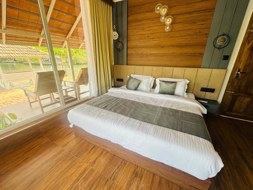 Amber Lake View Villa & Homestay 1BHK Villa in Kerala