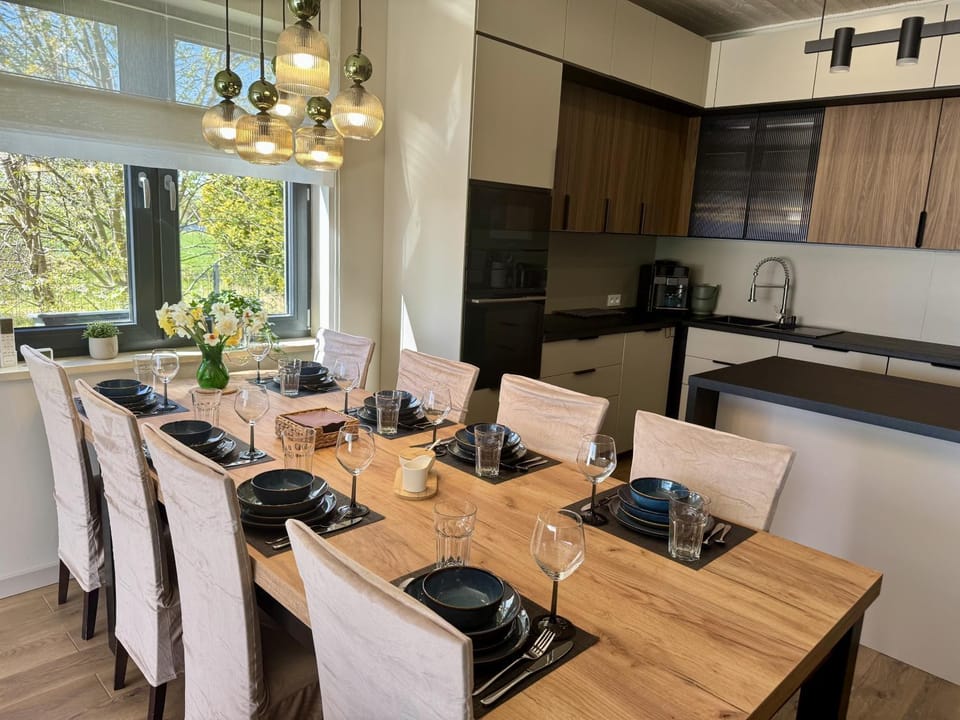 Kitchen or kitchenette, Dining area, Communal kitchen, microwave, oven, stove, stove, kitchen, air conditioner, air conditioner