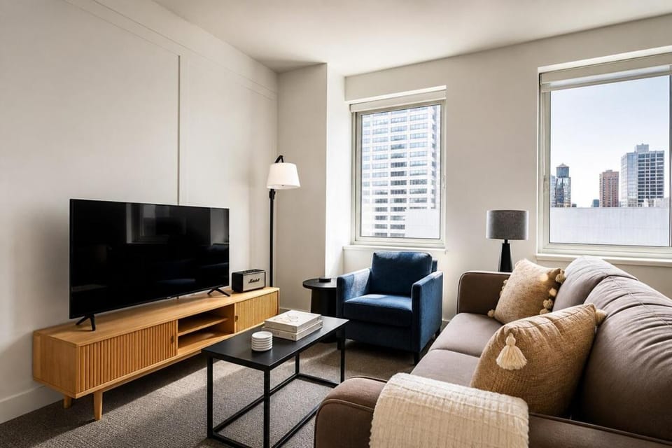 Communal lounge/ TV room, TV and multimedia, Living room, Seating area, Evening entertainment