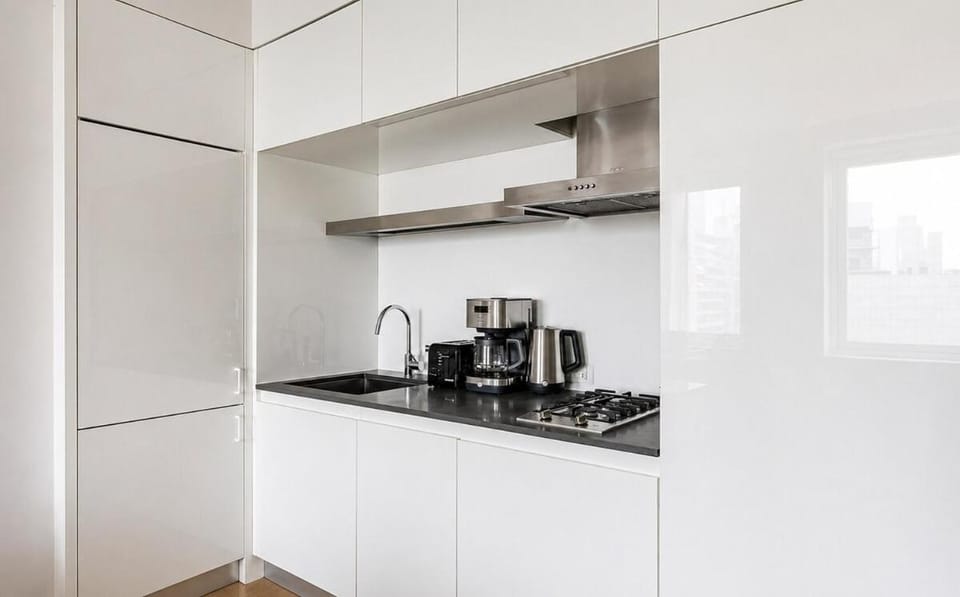 Coffee/tea facilities, Kitchen or kitchenette, stove, toaster