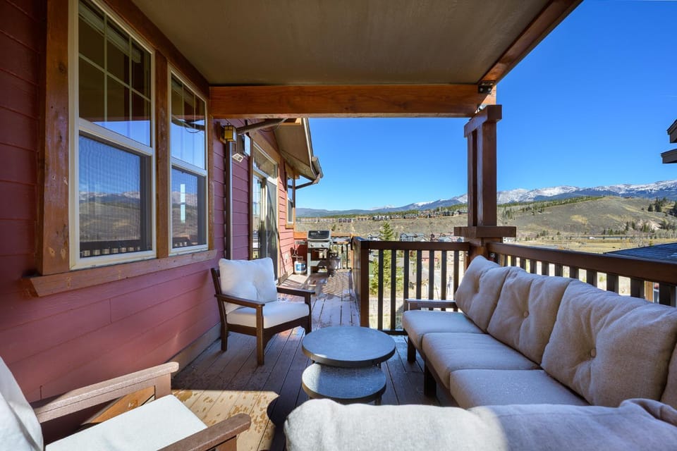 Balcony/Terrace, Mountain view