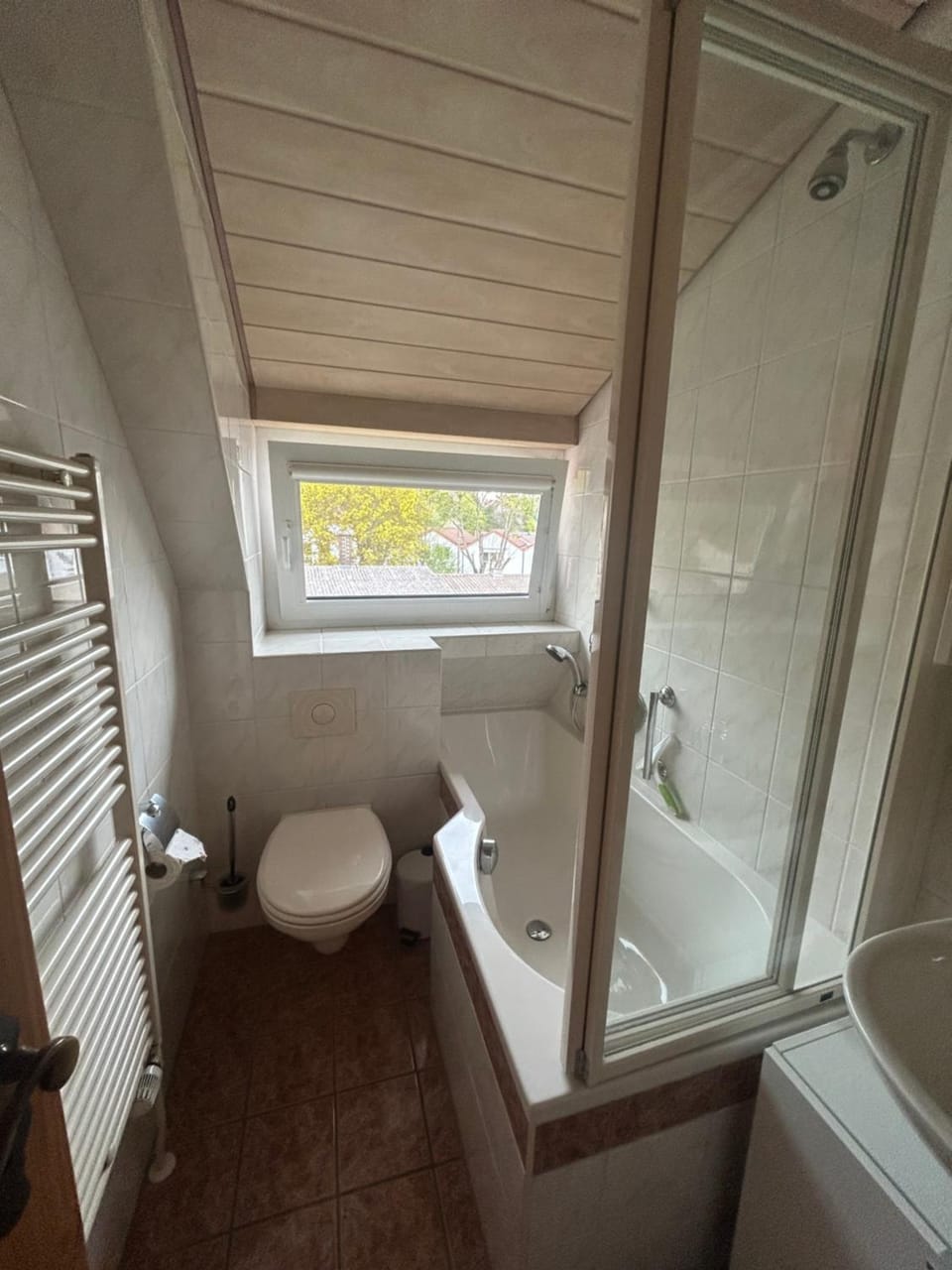 Shower, Toilet, Bathroom, Bath, towels