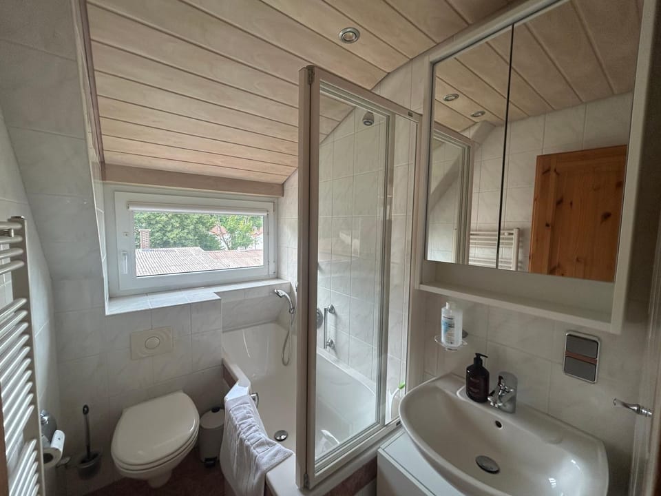 Shower, Bathroom, Bath, towels