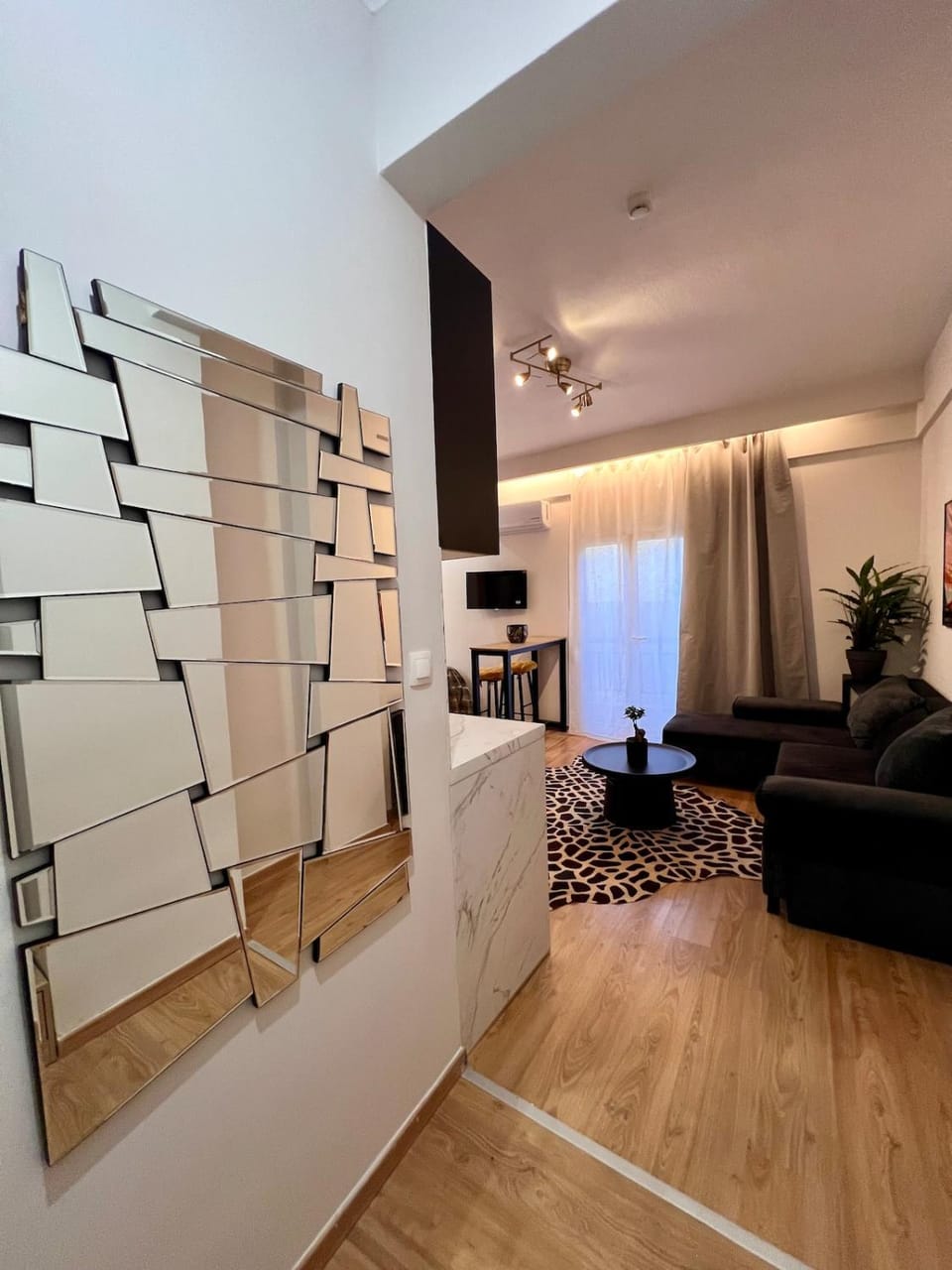 Safari Lux Studio SKG Newly Renovated Apartment in Thessaloniki