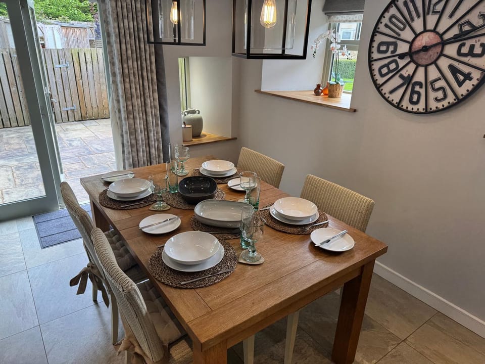 Dining area, kitchen