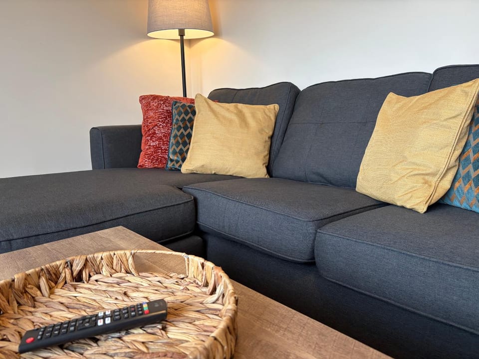 Newly refurbished - Corby Short Stays and Contractors - Sleeps 5 free private parking House in Corby