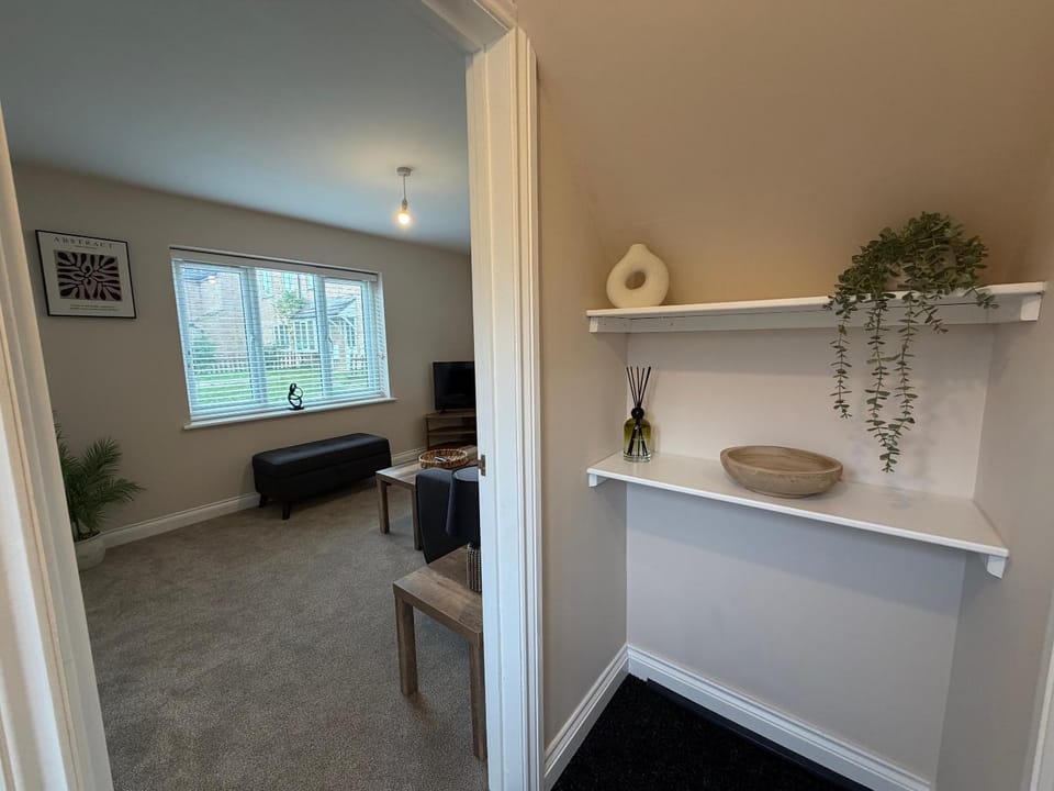 Newly refurbished - Corby Short Stays and Contractors - Sleeps 5 free private parking House in Corby
