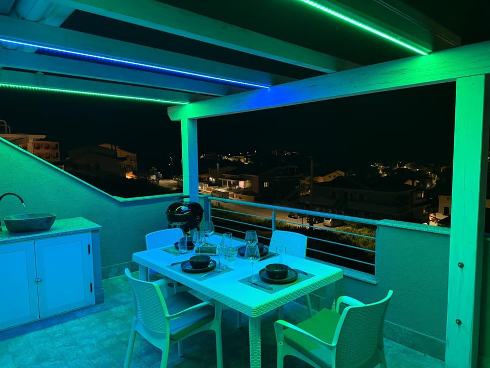 View (from property/room), Balcony/Terrace, Dining area