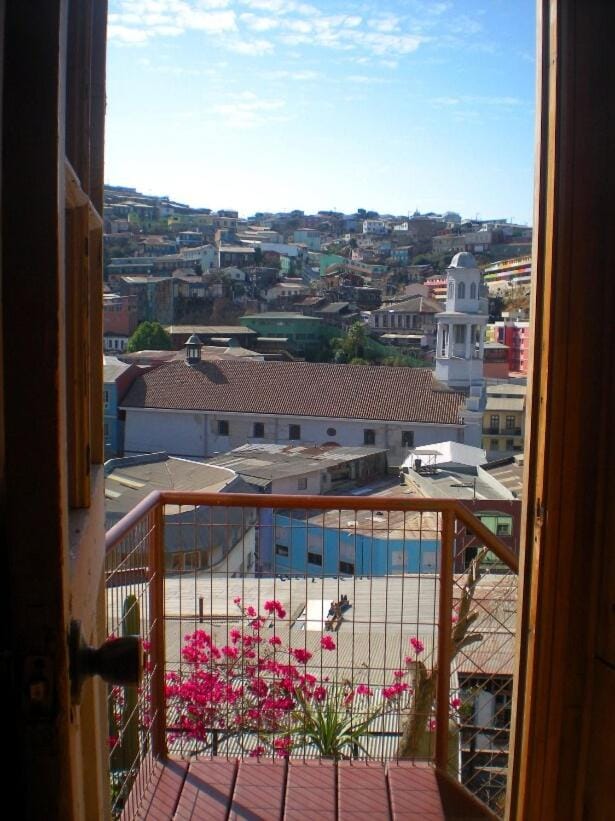 View (from property/room), Balcony/Terrace, City view