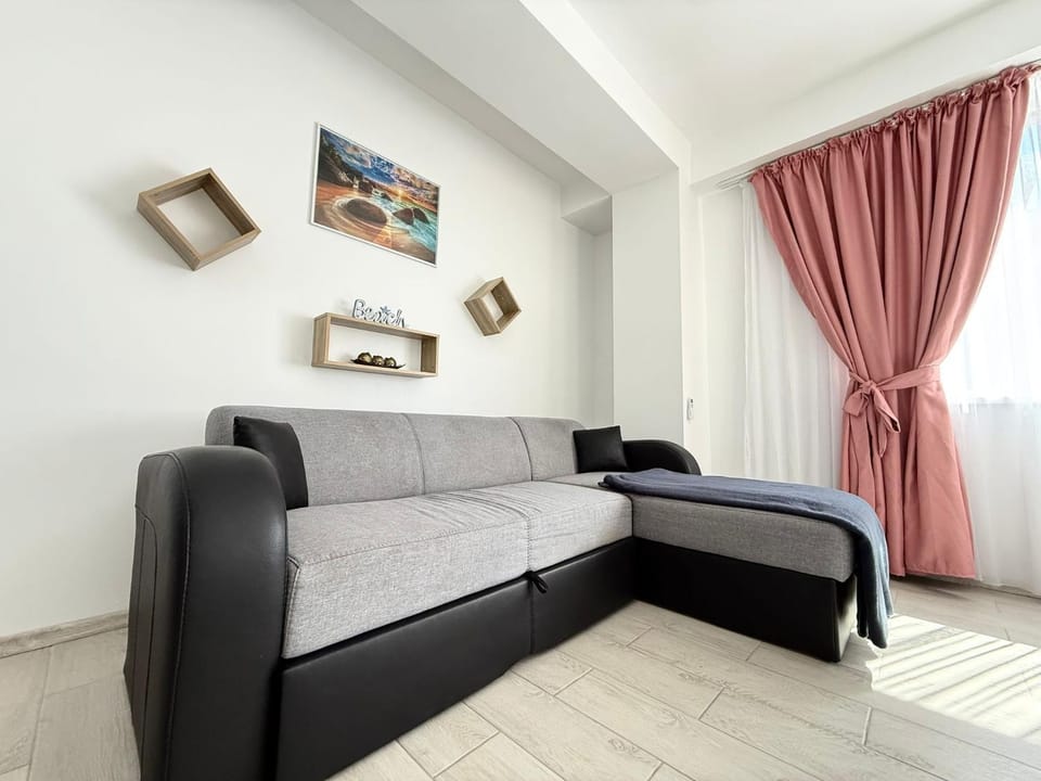 Living room, Photo of the whole room, Seating area