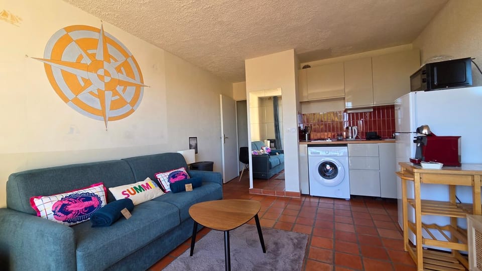 Kitchen or kitchenette, Living room, Dining area, pet friendly, stove, washing machine