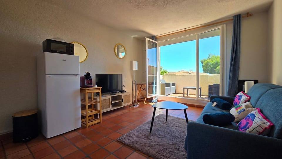 TV and multimedia, Living room, Dining area
