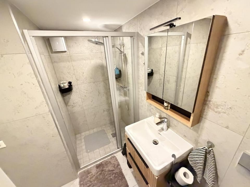 Shower, Bathroom