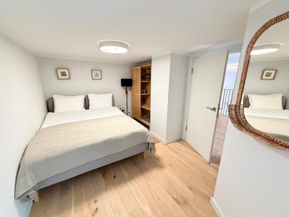Bed, Photo of the whole room, Bedroom, wardrobe