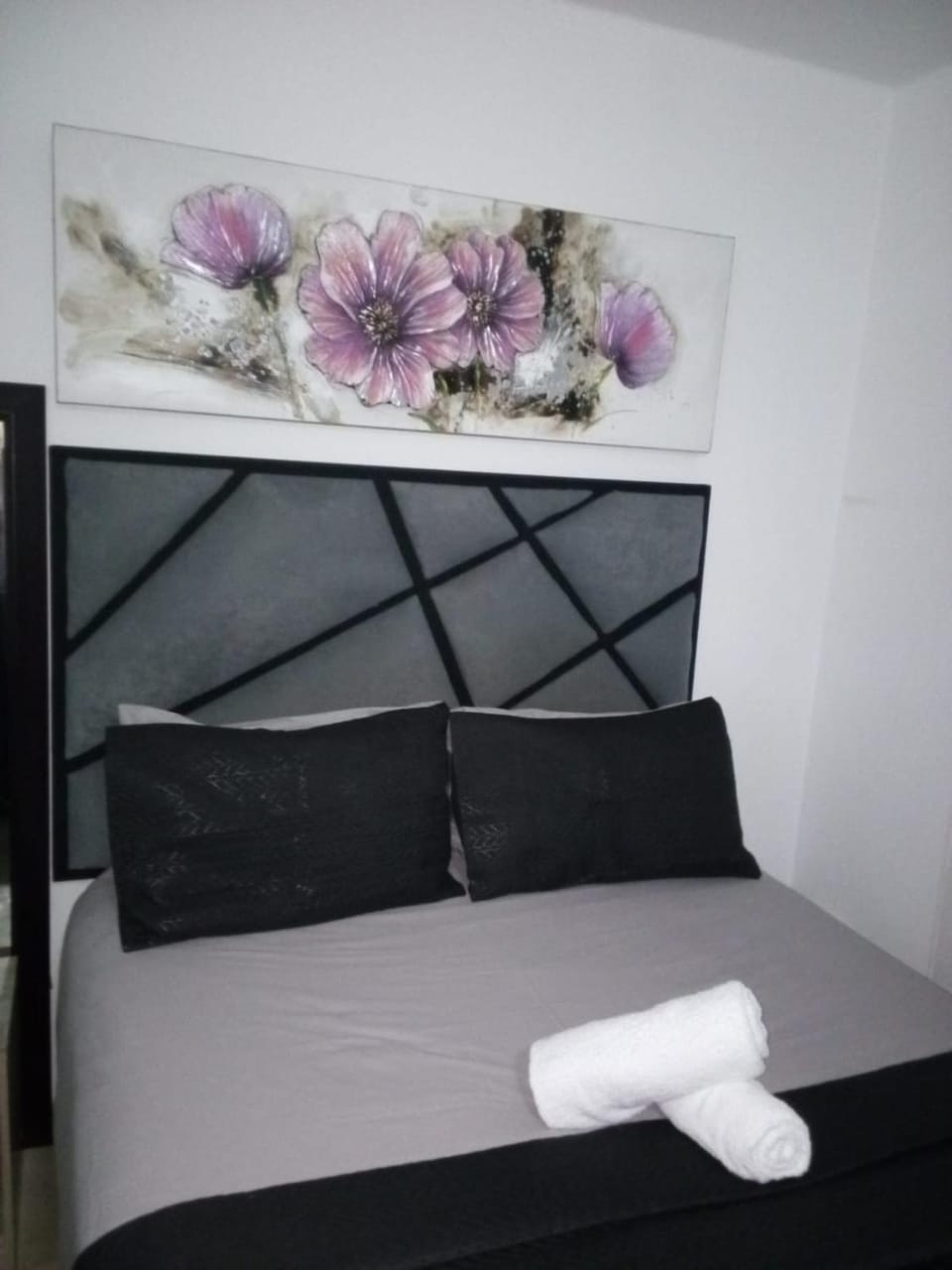 Bed, Living room