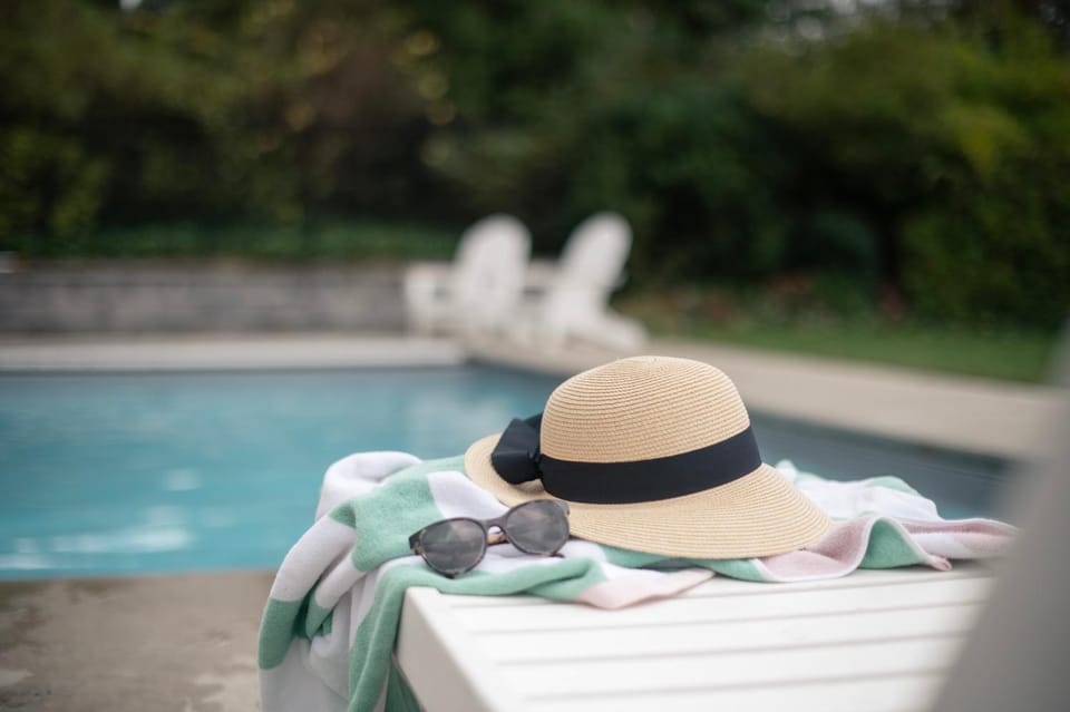 Bluffside Splendor: Pool, Hot Tub & Panoramic Lake Views House in South Haven