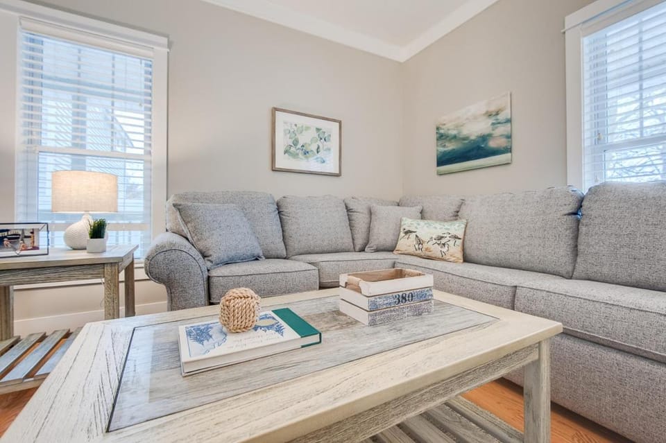 Swimming Pool & Shuffleboard - 2 Blocks to Kid's Corner & South Beach House in South Haven