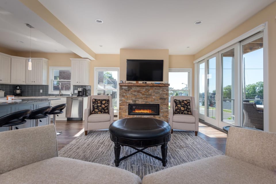 Luxury Harbor View Home in the Heart of Downtown House in South Haven