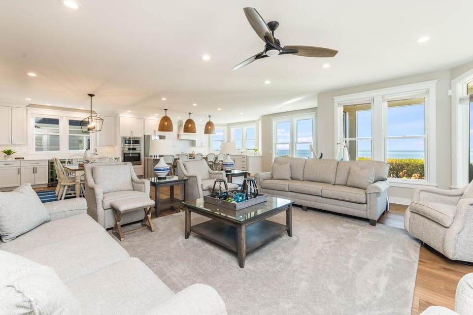 605 Monroe - Overlooking South Beach & Lighthouse House in South Haven