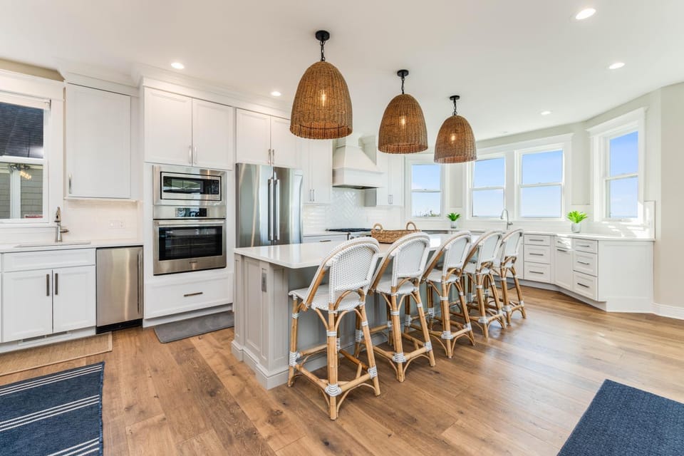 605 Monroe - Overlooking South Beach & Lighthouse House in South Haven