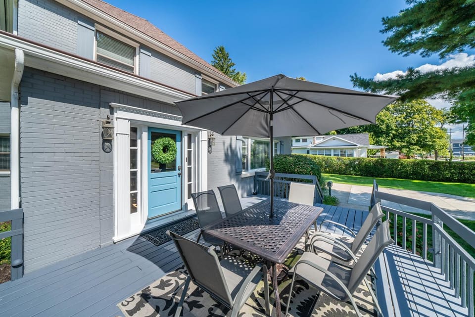 Spacious 4+ Bedroom Beach Retreat Near South Beach & Town! House in South Haven