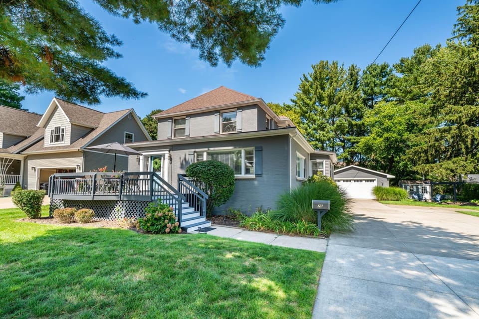 Spacious 4+ Bedroom Beach Retreat Near South Beach & Town! House in South Haven