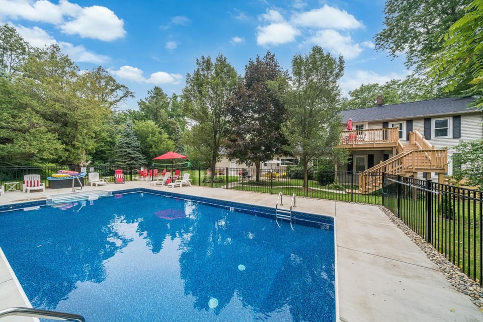 Historic Fenn Hill Estate w/Idyllic Vineyard Views - Arcade, Hot Tub, Fire Pit & Pool House in Michigan