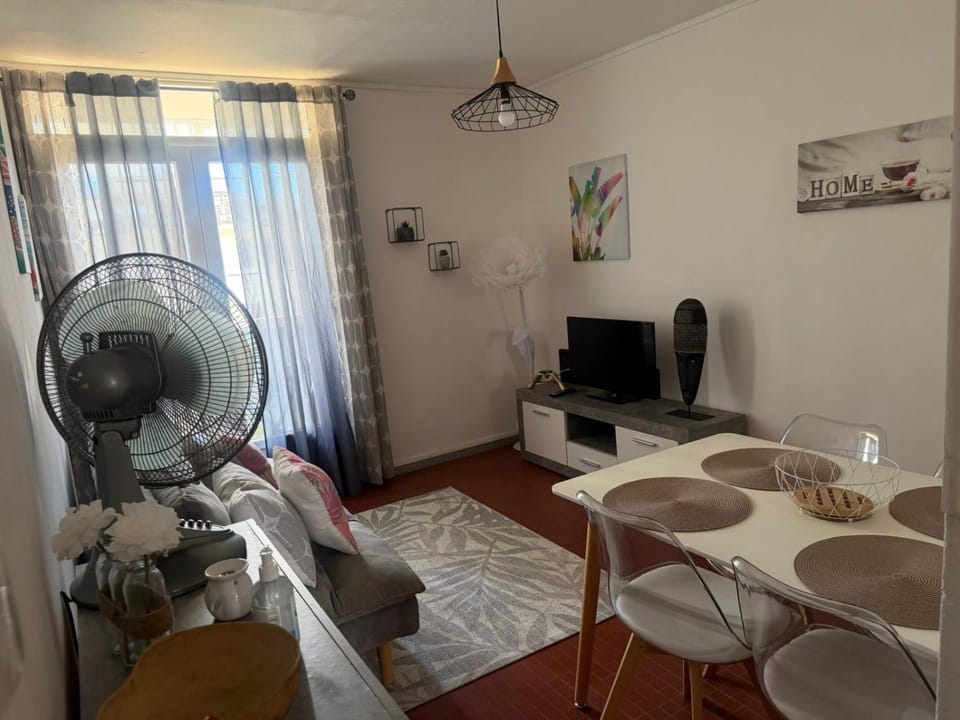 Communal lounge/ TV room, Seating area, Dining area