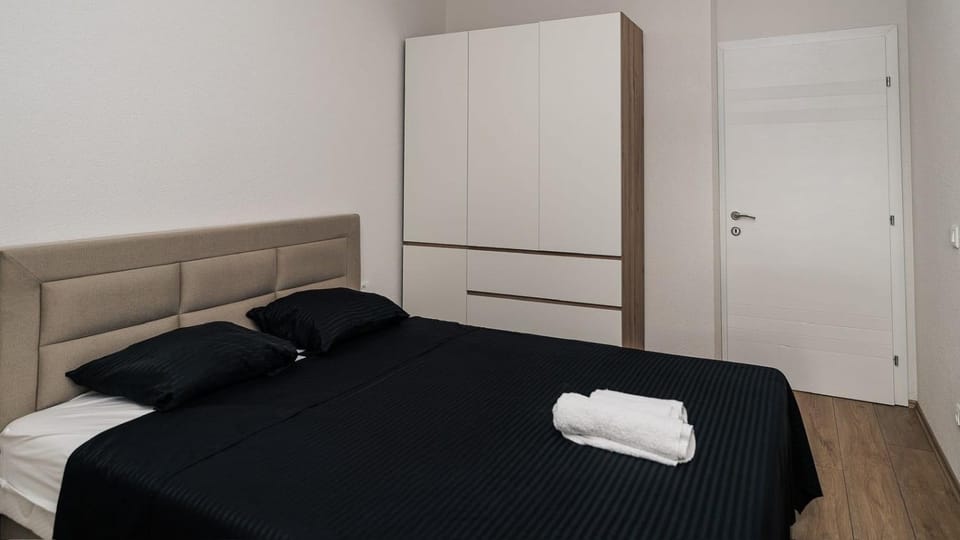 TV and multimedia, Bedroom, wardrobe