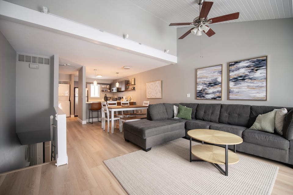 Newly Renovated Condo in Harborside! House in South Haven