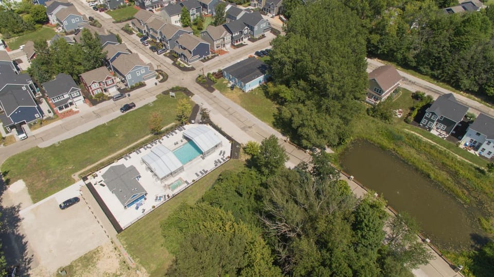 Home w/Year Round Pool & Hot Tub, Fire Pit, Clubhouse & Marina House in South Haven