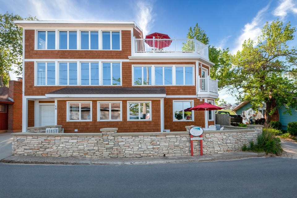 Upscale Waterfront Home w/ Panoramic Views on Lake Michigan! House in South Haven