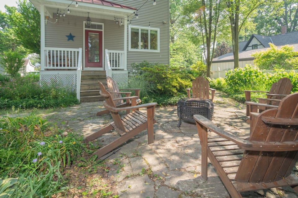 Cozy Home w/Fire Pit - 1 Block to Beach & Close to Town House in South Haven