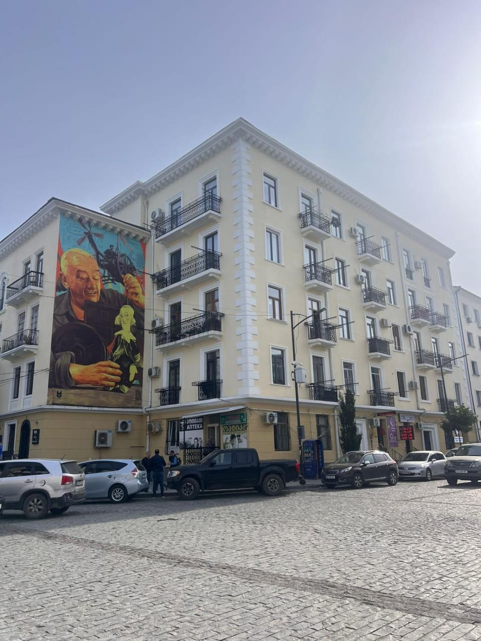 Facade/entrance