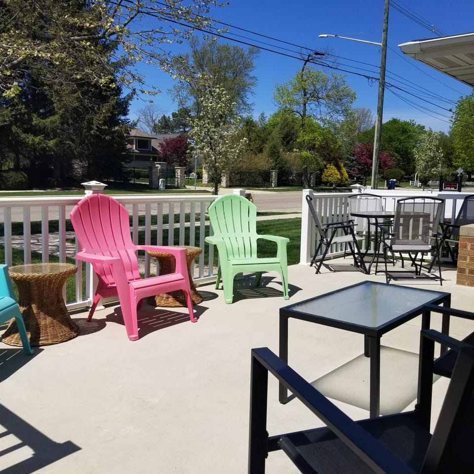Spacious Family Home Across from Packard Park! House in South Haven
