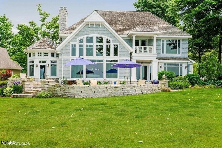 Luxury Retreat with Lake Views, Hot Tub, Fire Pit & Association Pool House in South Haven